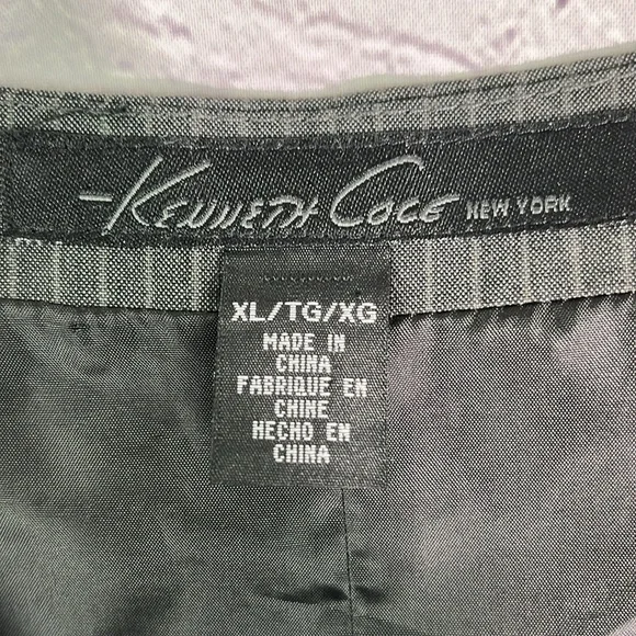 Kenneth Cole New York Men's Striped Dark Gray Vest. Size: XL - Picture 9 of 12